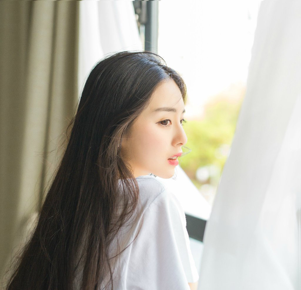 “刘大人，主公有令，令到之日，即刻启程，末将会派出一队骠骑卫护送您返回洛阳，若无其他要是，便请收拾行囊，准备上路吧。”雄阔海在庞统的介绍下，看向刘璋，沉声道。